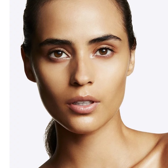 MAC Fix + Magic Radiance Setting Spray - Picture 10 of 11